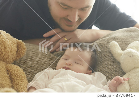 新生児 白人の写真素材