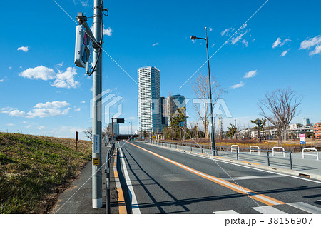 多摩川土手遊歩道の写真素材 Pixta