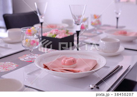ひな祭り ひな祭りテーブル お雛様 テーブルコーディネートの写真素材
