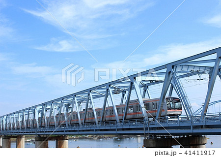 橋 鉄橋 江戸川放水路 トラス橋の写真素材 橋 鉄橋 江戸川放水路 トラス橋の写真素材