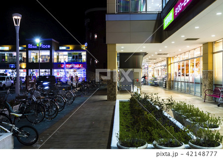 スーパーマーケット 夜 ショッピング 帰宅途中の写真素材 - PIXTA