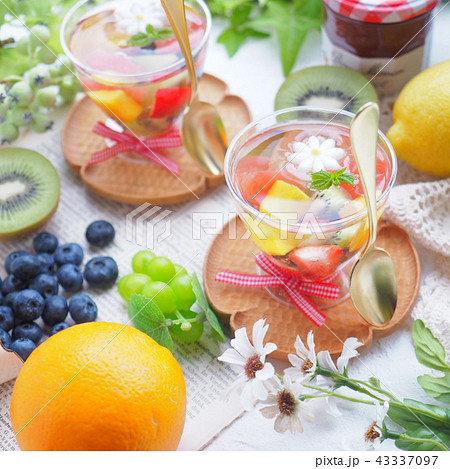 オシャレでかわいいフルーツゼリーの写真素材