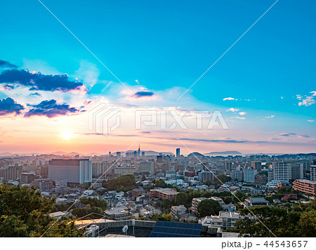 夕焼け雲 遠景 屋外 夕方の写真素材 - PIXTA