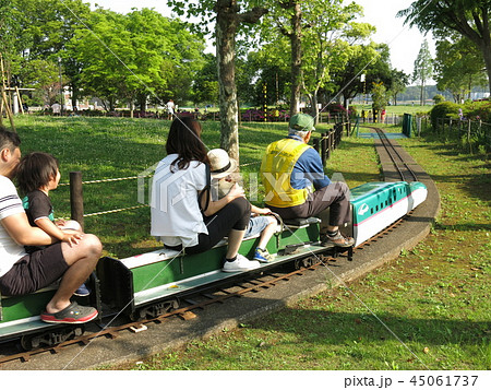 我孫子市の手賀沼公園で楽しめるミニsl E5系新幹線はやぶさ の写真素材