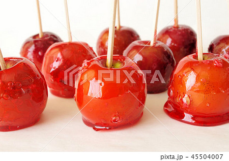 りんご飴 りんごあめ リンゴ飴 かわいいの写真素材