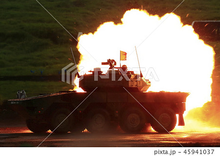 マズルフラッシュの写真素材