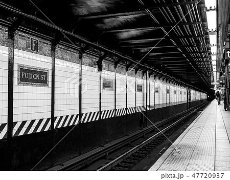 駅 ホーム 地下鉄 アメリカの写真素材