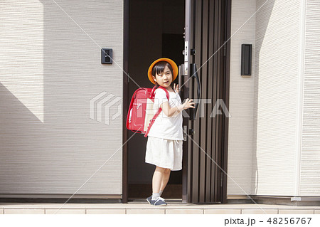 ただいま 玄関 かわいいの写真素材