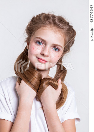 子供 白人 女の子 少女の写真素材