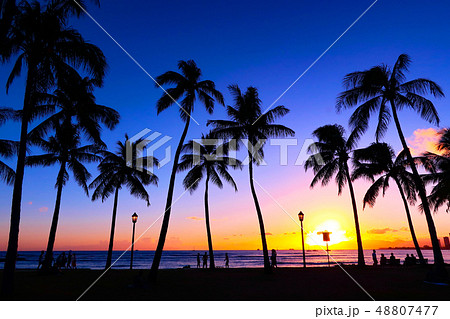 ハワイの夕日の写真素材
