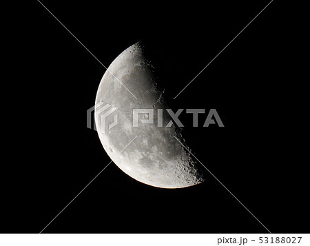 下弦の月 クレーターの写真素材