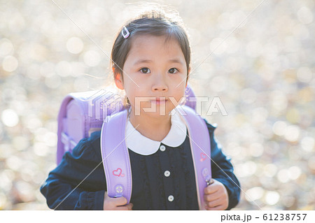 小学生 女の子 かわいいの写真素材