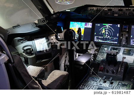 飛行機 旅客機 運転席 コックピットの写真素材
