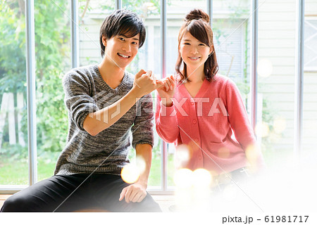 手 カップル 約束 指切りの写真素材