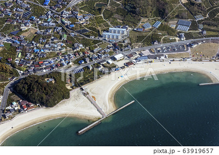 広島県尾道市の瀬戸田サンセットビーチを空撮の写真素材