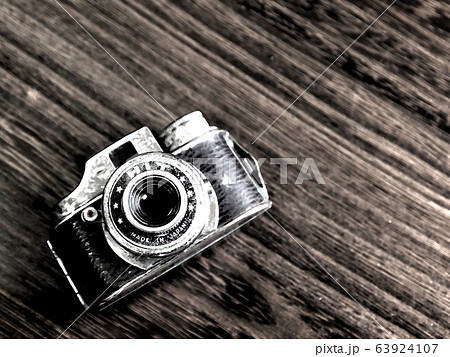 カメラ レトロ 古い モノクロのイラスト素材