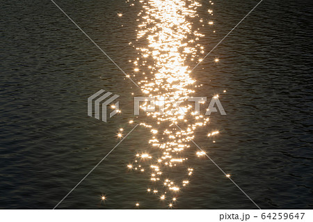 水面 太陽光 キラキラ 反射の写真素材 - PIXTA 水面 太陽光 キラキラ 反射の写真素材 - PIXTA