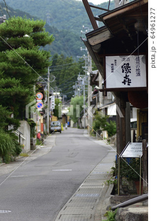 田舎 路地裏 懐かしい 夏の写真素材