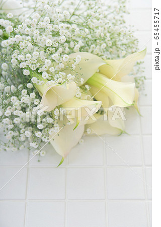 フラワーアレンジメント カラー 花束 ブーケの写真素材