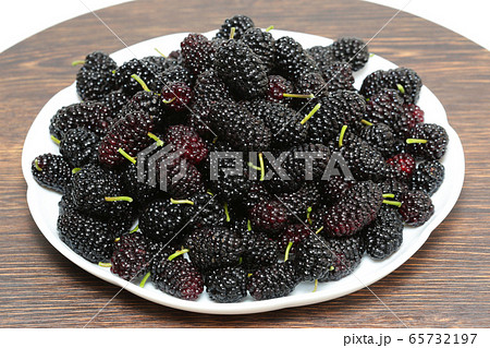 クワの実 フルーツ ドドメ どどめの写真素材 - PIXTA 