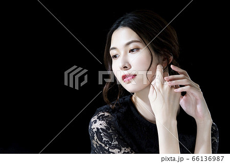 首筋 女性 首の写真素材