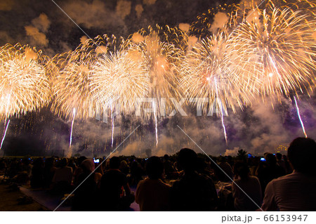 壁紙 夏祭り 新潟県 夏休みの写真素材