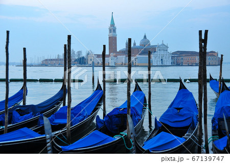 運河 ヴェネツィア ベネチア ゴンドラの写真素材