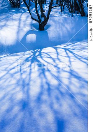 ざらめ雪の写真素材