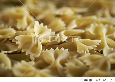 リボン型マカロニ リボンの写真素材