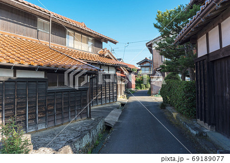 路地裏 背景 風景 建物の写真素材