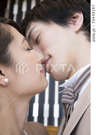 誓いのキスの写真素材