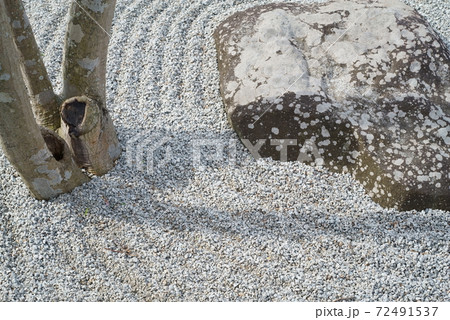 庭園 日本庭園 砂利 石 日本 石庭の写真素材