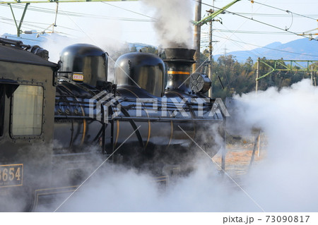 Sl 蒸気機関車 白煙 無限列車の写真素材