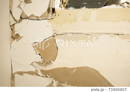 白い壁のひび割れ,石膏ボード