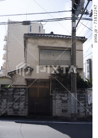 日本の古い木造二階建住宅/狭小住宅/一戸建て/