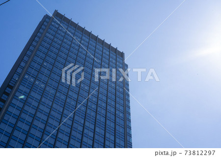 光が差し込んだオフィスビル,青,ブルー