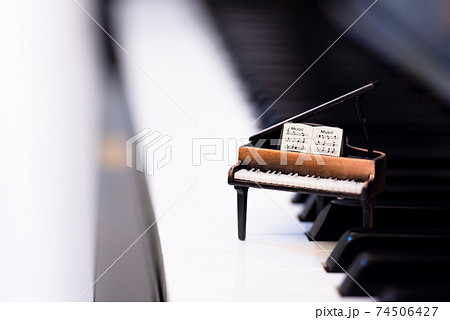 グランドピアノの写真素材集 ピクスタ