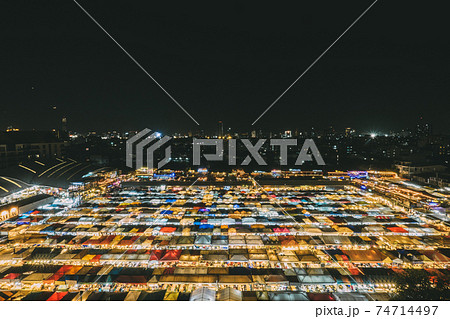 夜景 タイ バンコク 屋台の写真素材