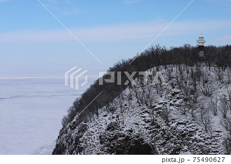 白黒の灯台の写真素材
