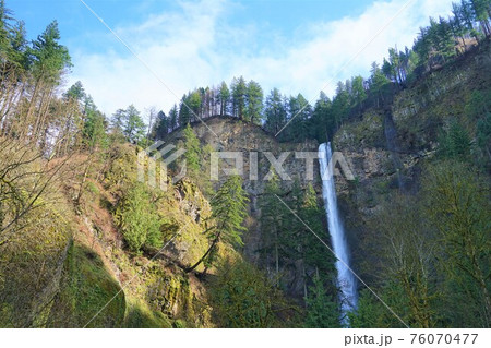 マルトノマ滝 滝 オレゴン ポートランドの写真素材
