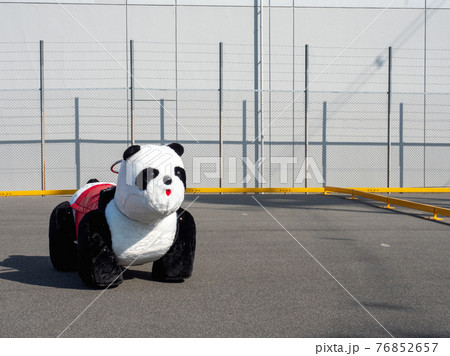 乗り物 遊園地 パンダの写真素材