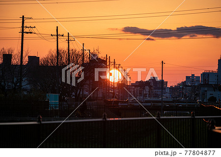 切ない 夕方 風景の写真素材