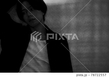 かっこいい カッコイイ モノトーン 白黒の写真素材