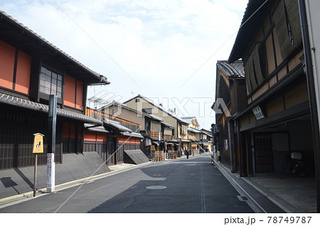 石畳みのない花見小路の写真素材