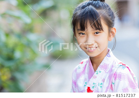 浴衣 女の子の写真素材