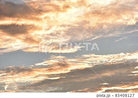 空 雲 夕焼け空 夕焼けの写真素材