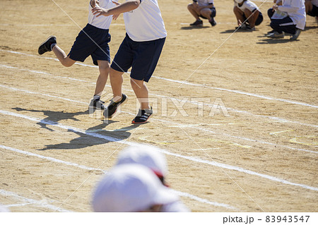 天然ロリ  小学生女子　運動会 小学生 女子 応援 運動会の写真素材 - PIXTA