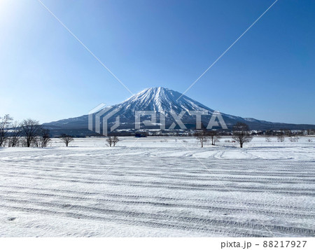 羊蹄山 山 風景 雪景色の写真素材 - PIXTA