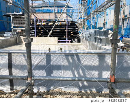 アパート建設の基礎工事現場のイメージ