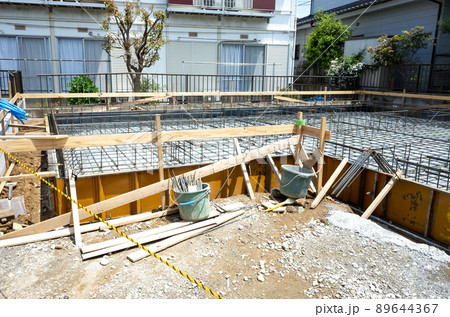 戸建て住宅の基礎工事現場のイメージ